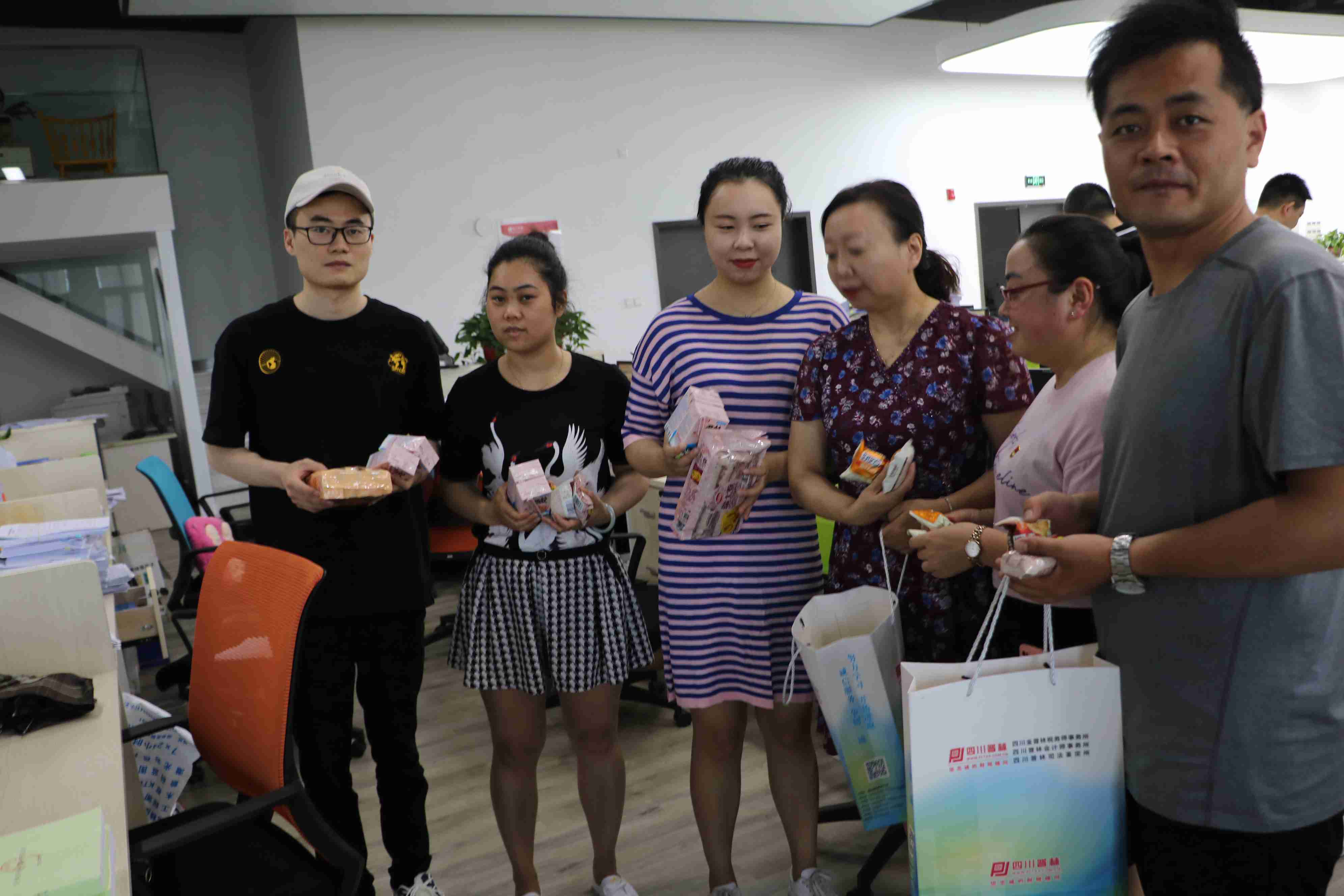 b50a93fd01e5f90cbec359b940f73dc5_副本.jpg b50a93fd01e5f90cbec359b940f73dc5_副本.jpg